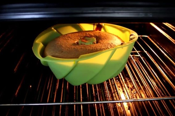 How To Bake With Silicone Pans 4