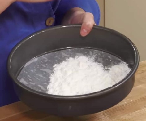 How To Grease A Pan 6