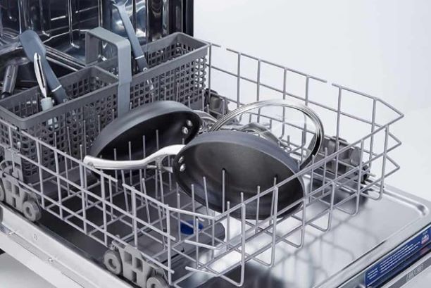 Are Calphalon Pans Dishwasher Safe