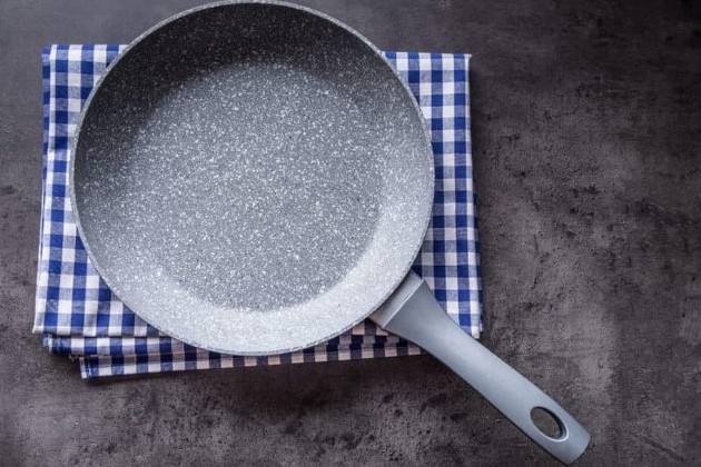 How To Season A Ceramic Pan 9