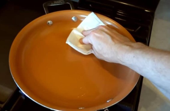 How To Season A Red Copper Pan 3